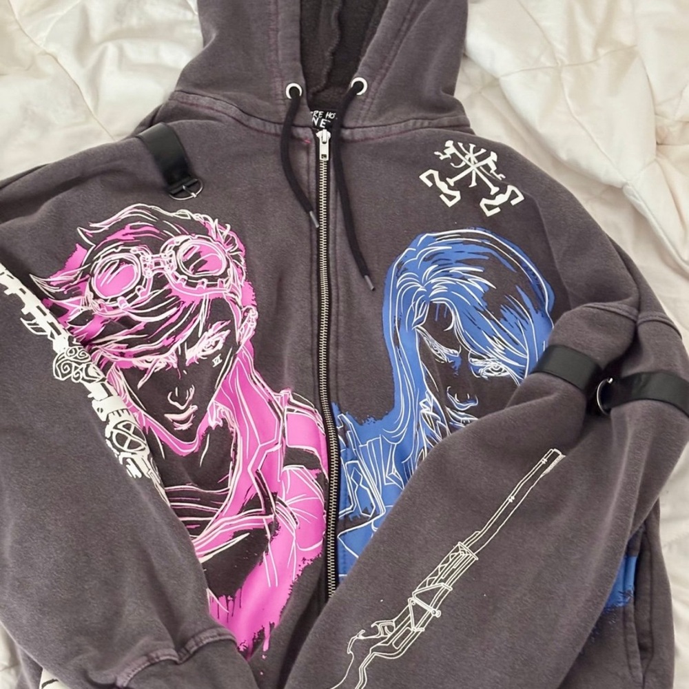 NWOT Arcane League of Legends Hot Topic Vi Caitlyn Glow in Dark Hoodie Jacket